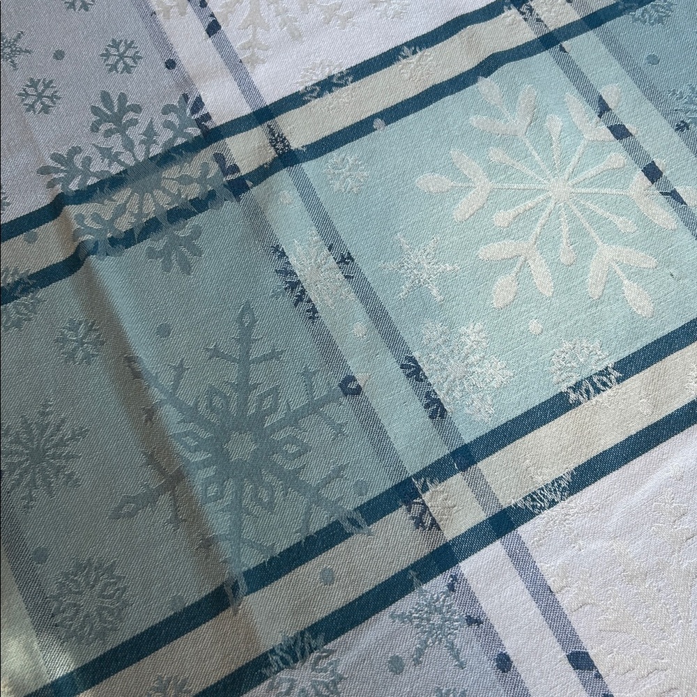Martha Stewart Winter Snowflake Rectangular Tablecloth Cotton/Poly 55x100"